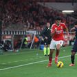 Benny num lance com Bah, que saiu do jogo lesionado do relvado da Luz