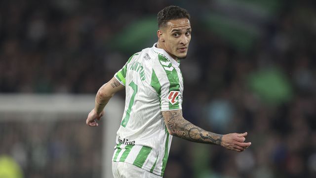 Vídeo: Antony deixa o Man. United... e já marca