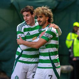 Paulo Bernardo ao lado de Jota no Celtic