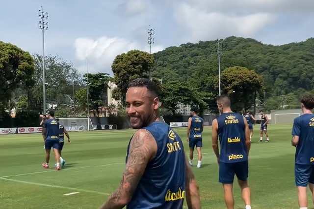 Os treinos do Santos agora têm Neymar, por isso também têm estes momentos...