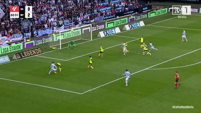 Vídeo: Fran Beltrán reduz para o Celta com golaço