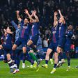 Festa dos jogadores do PSG no final de um clássico muito desnivelado