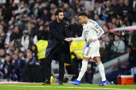 «Arbeloa disse-me que era o quarto avançado…», atira Mbappé... mas treinador desmente