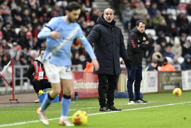 Guardiola rendido ao suspeito (português) do costume: «Que crença. Aquele caráter...»