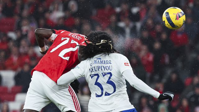 Anísio Cabral cabeceou para o 2-1 para o Benfica - Foto: JOSÉ SENA GOULÃO/LUSA