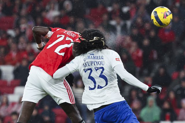 Anísio Cabral cabeceou para o 2-1 para o Benfica - Foto: JOSÉ SENA GOULÃO/LUSA