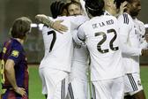 Jogadores do Real Madrid, incluindo Pepe, a festeja o golaço de Guti - Foto: Jeffrey Arguedas/EFE