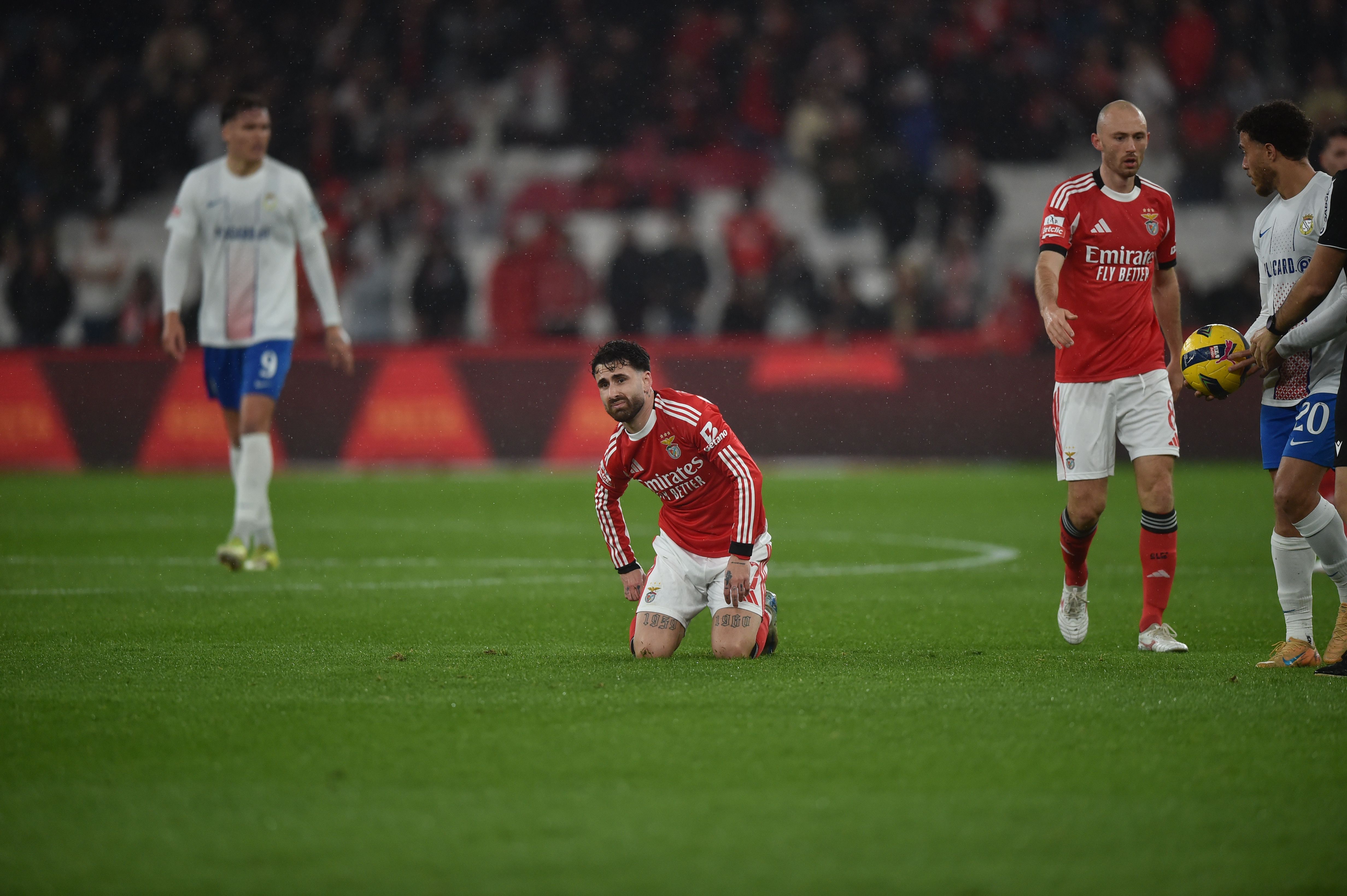 Rafa no relvado com queixas - Foto: Miguel Nunes