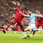 Golaço, reviravolta, confusão e o Man. City derrota o Liverpool
