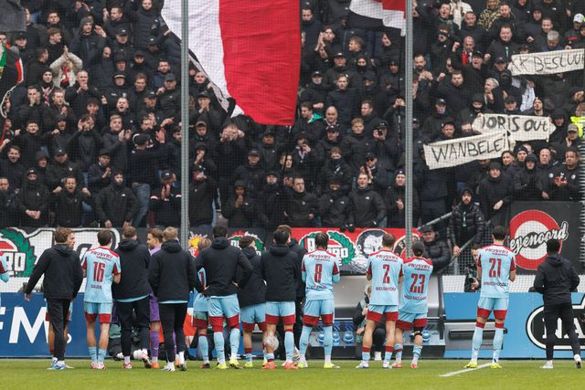 Jogadores do Feyenoord agradeceram o apoio dos adeptos - Foto: IMAGO