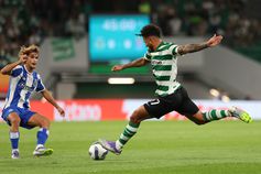 Suárez remata à baliza no jogo do Sporting contra o FC Porto - Foto: Catarina Morais/Kapta+