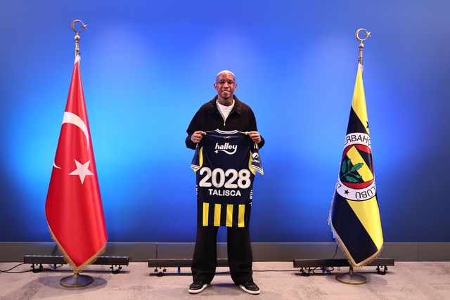 Talisca renovou com o Fenerbahçe até 2028 - Foto: Fenerbahçe SK