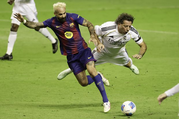 Falta dura no 'El Clásico' - Foto: Jeffrey Arguedas/EFE/