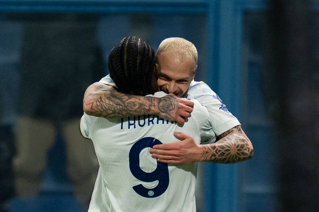 Itália: lateral dá festival, ex-Benfica é expulso e Inter aplica 'chapa cinco'