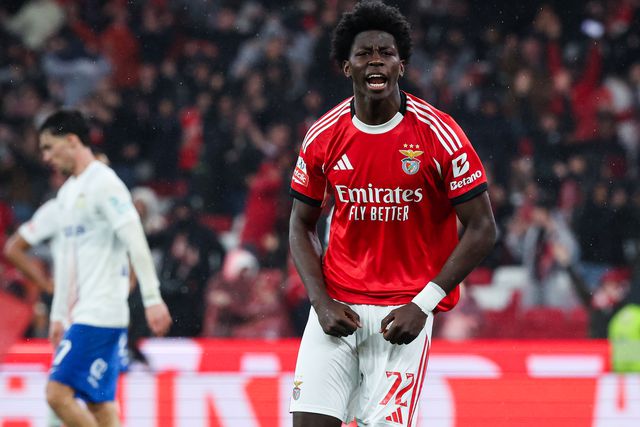 Benfica-Alverca: cabeça de Anísio salva noite encarnada