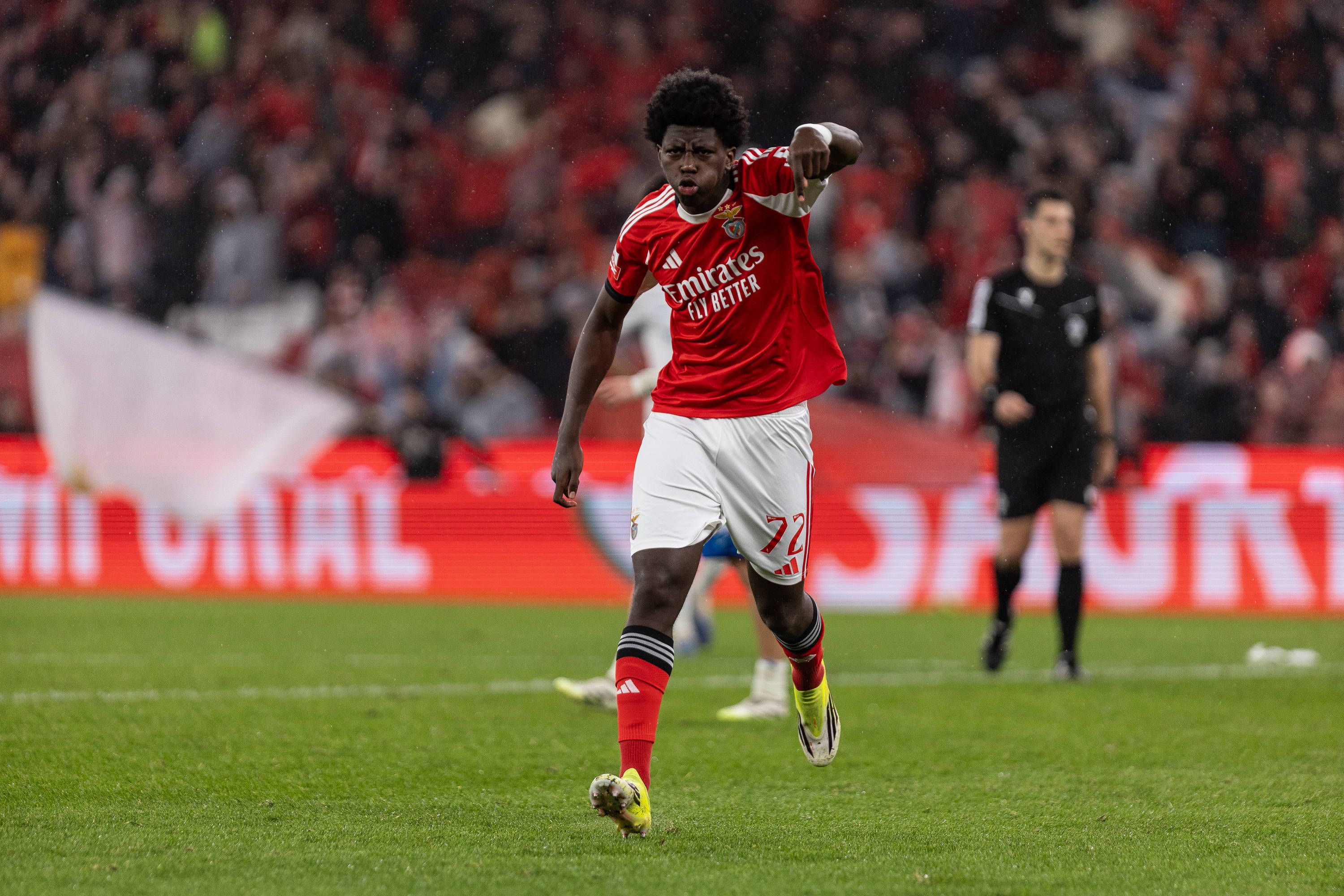 Festejos de Anísio Cabral depois de marcar