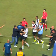 Ex-Benfica expulso e enorme confusão no Vasco-Água Santa (vídeo)