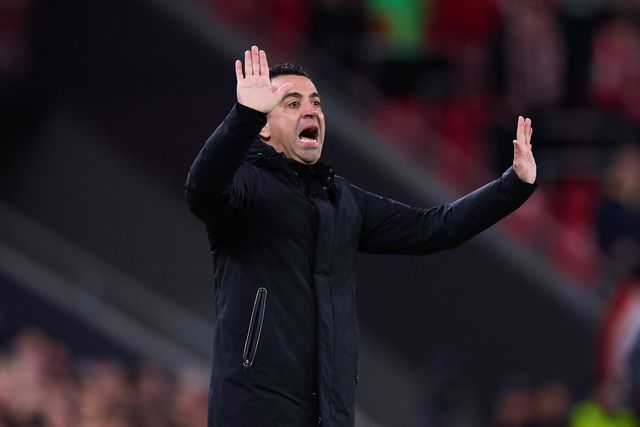 Xavi diz que Barça não o chamou para falar da renovação