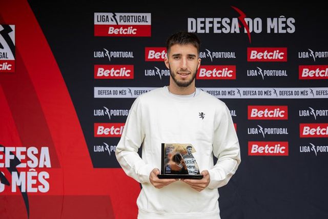 Sporting: Gonçalo Inácio recebe prémio