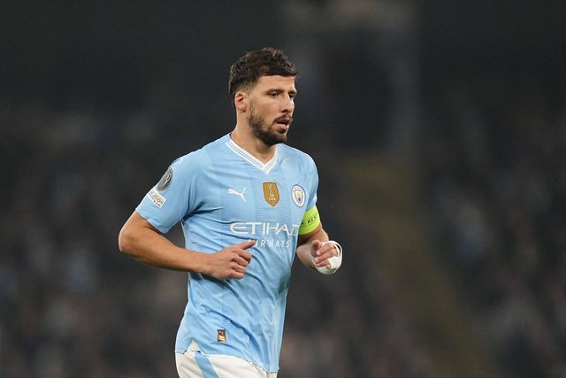 Rúben Dias reage a provocação de Arnold e lembra Benfica: «Grandeza»