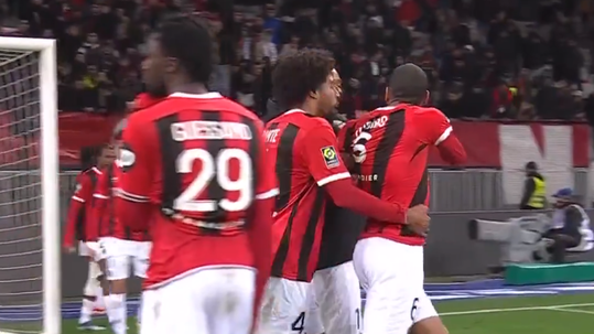 Tensão no Nice: ambiente aqueceu entre ex-Benfica e adeptos (vídeo)