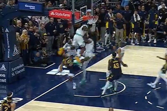 Incrível: Vai com a cabeça à tabela para bloqueio vencedor (vídeo)