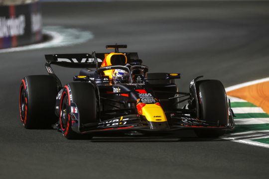 Max Verstappen consegue primeira 'pole' da carreira na Arábia Saudita