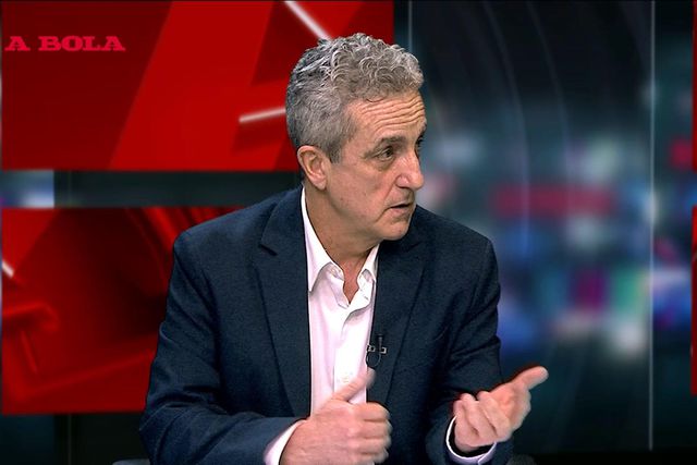 «O mais estranho é tirar Arthur Cabral depois de começar a marcar»