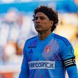 Guilhermo Ochoa disse presente e, com uma grande defesa, negou o golo a Jason Remeseiro