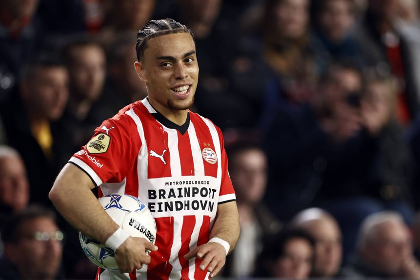 Sergiño Dest, lateral de 24 anos do PSV, recuperou o sorriso depois de 11 meses afastado dos relvados devido a lesão (Foto: IMAGO)