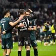 Jogadores do Lens a celebrarem o único golo do encontro