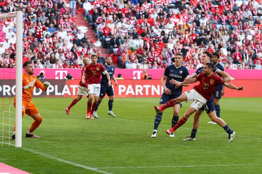 Portugueses em evidência na derrota do Bayern, Leverkusen surpreendido em casa