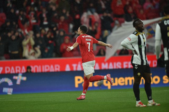 Mónaco entra em campo por avançado do Benfica