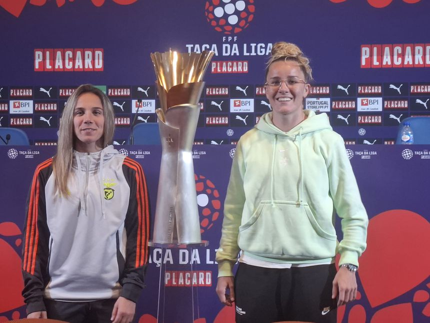 Lúcia Alves, defesa do Benfica, e Ana Capeta, avançada do Sporting, projetaram a final da Taça da Liga, em conferência de Imprensa conjunta realizada ao final da tarde deste sábado, no Estádio Dr. Magalhães Pessoa, em Leiria, palco do jogo de amanhã