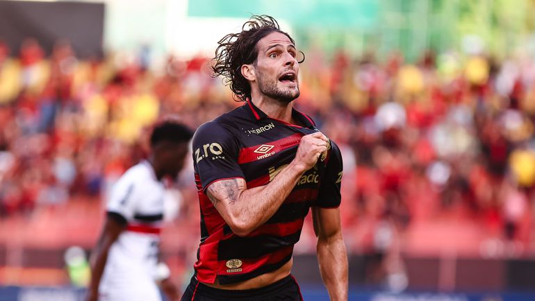 Gonçalo Paciência e João Silva colocam Pepa mais perto da final do Pernambucano