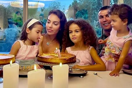 Cristiano Ronaldo com Georgina Rodríguez e as filhas