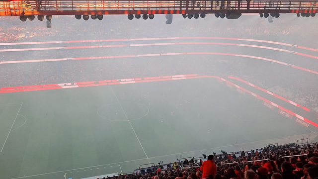 Pirotecnia interrompeu Benfica-FC Porto durante três minutos