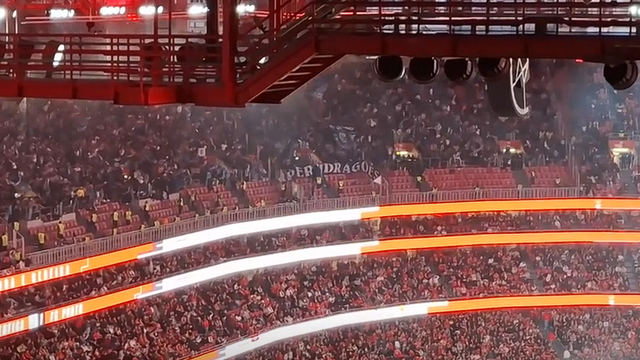 Golaço de Pietuszewski leva adeptos do FC Porto à loucura na Luz