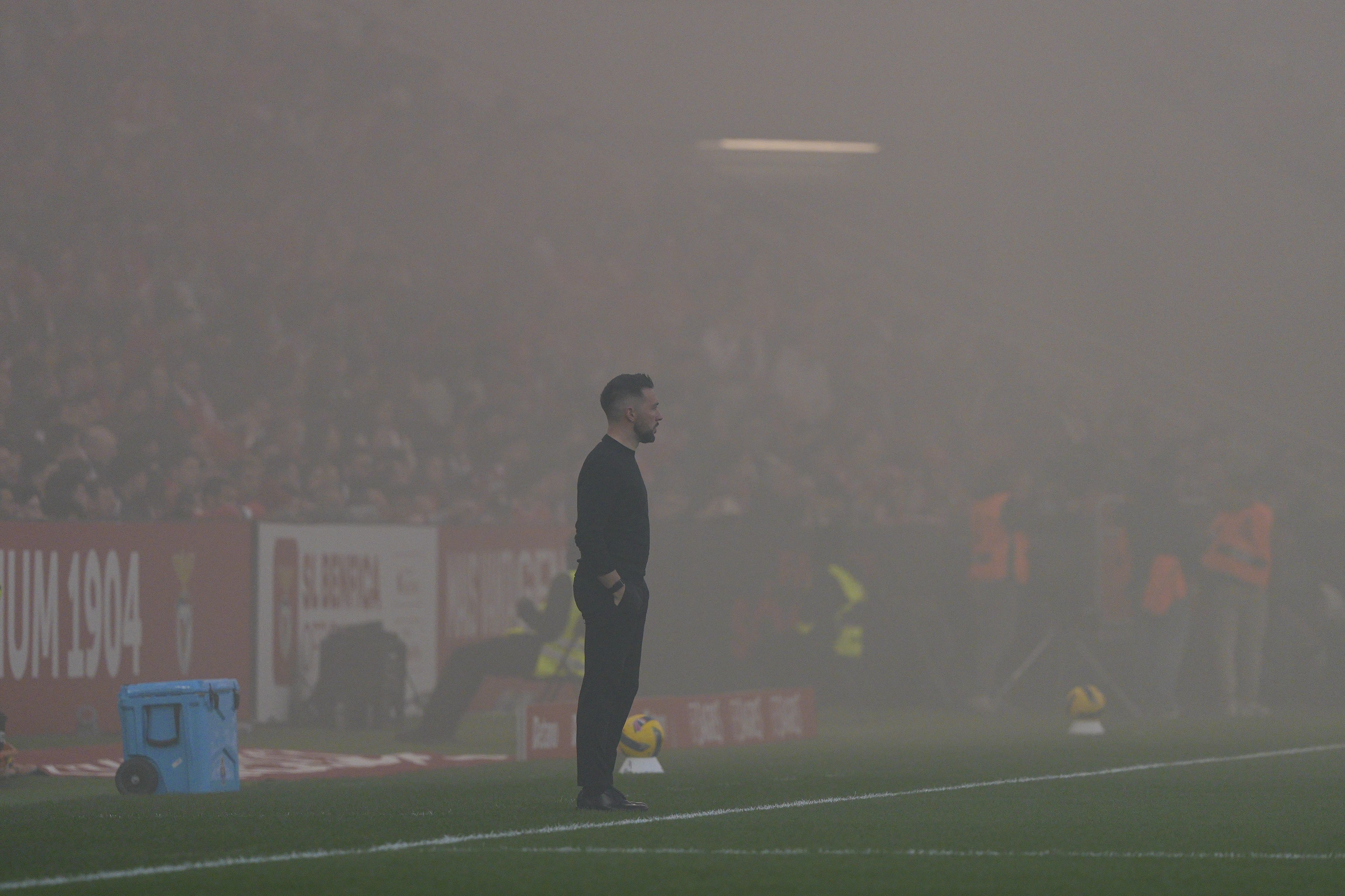 Farioli entre o nevoeiro, no Estádio da Luz, no Clássico com o Benfica -  Foto: Bruno de Carvalho/Kapta +