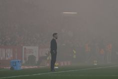 Farioli entre o nevoeiro, no Estádio da Luz, no Clássico com o Benfica -  Foto: Bruno de Carvalho/Kapta +