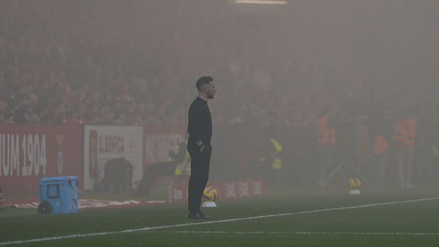 Farioli entre o nevoeiro, no Estádio da Luz, no Clássico com o Benfica -  Foto: Bruno de Carvalho/Kapta +