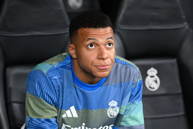 Kylian Mbappé ficou no banco no primeiro jogo entre  Real Madrid e Man. City desta época