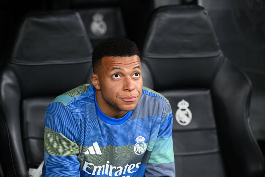 Kylian Mbappé ficou no banco no primeiro jogo entre  Real Madrid e Man. City desta época