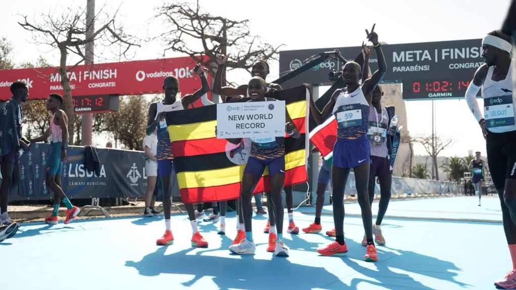 Kiplimo festeja na chegada. Foto FPA/Tiago Peixinho