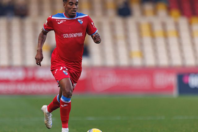 Murilo apontou, de penálti, o golo que vai dando vantagem ao Gil Vicente no terreno do Estrela da Amadora
