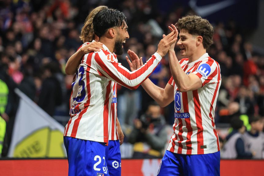 Jogadores do Atlético Madrid a festejar o triunfo no Metropolitano à Real Sociedad