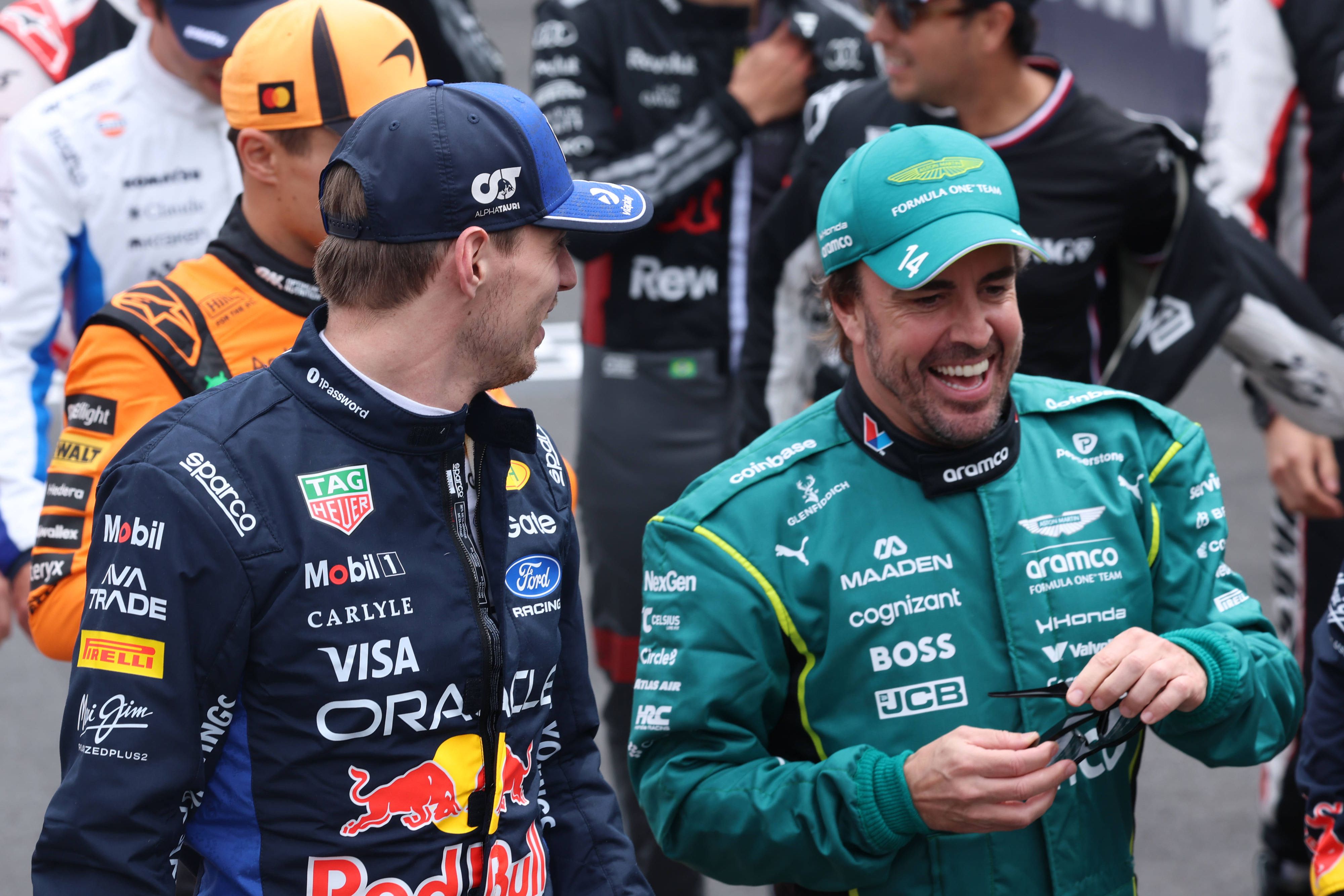 Fernando Alonso antes do início do GP da Austrália, com os seus colegas de profissão