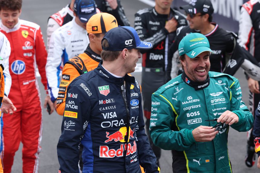 Fernando Alonso antes do início do GP da Austrália, com os seus colegas de profissão