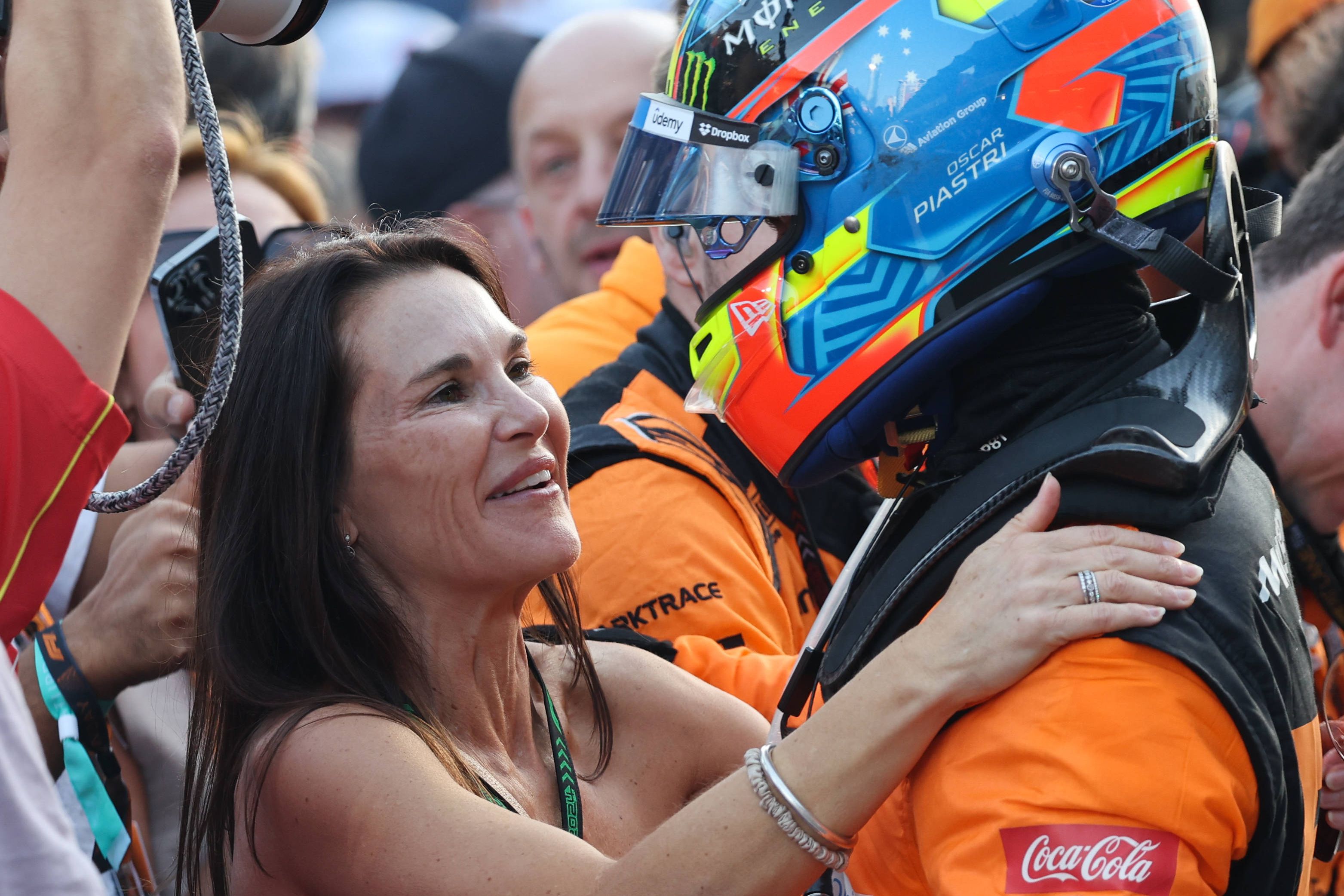 Nicole Piastri e o filho Oscar, o piloto da McLaren. IMAGO