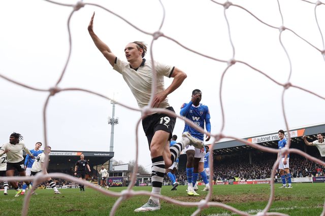 Ben Waine, adepto do rival Newcastle, imitou o festejo de Shearer